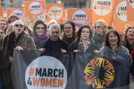 PEOPLE - Annie Lennox, Bianca Jagger und weitere Promis am March4Women in London