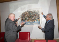 NEWS - Paris: Lech Walesa malt ein Bild mit Lin XianXiong