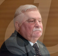 NEWS - Paris: Lech Walesa malt ein Bild mit Lin XianXiong