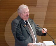 NEWS - Paris: Lech Walesa malt ein Bild mit Lin XianXiong