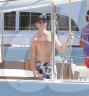 EXKLUSIV - Neil Patrick Harris und David Burtka tanken Sonne auf der Yacht