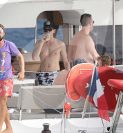EXKLUSIV - Neil Patrick Harris und David Burtka tanken Sonne auf der Yacht