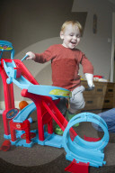 FEATURE - Vater kreiert Armprothese für seinen Sohn