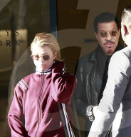 PEOPLE - Shoppen mit Daddy: Sofia und Lionel Richie