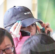 EXKLUSIV - Kylie Jenner betritt im Schutz von Caitlyn das Sushi-Restaurant