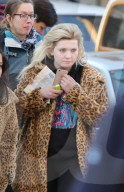 PEOPLE - Abigail Breslin im Partnerlook mit einer Freundin in Manhattan unterwegs