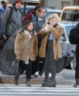 PEOPLE - Abigail Breslin im Partnerlook mit einer Freundin in Manhattan unterwegs