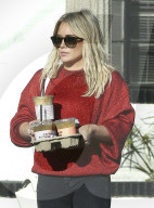 PEOPLE - Kaffepause für Hilary Duff