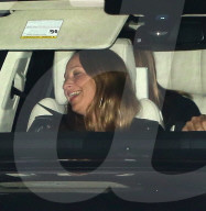 EXKLUSIV - Jennifer Aniston hat's lustig auf der Autofahrt
