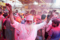 FEATURE - Bunte Angelegenheit: Das Holi Festival in Indien
