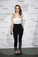 PEOPLE - Michelle Dockery strahlt an der "House of Speak Easy Gala"