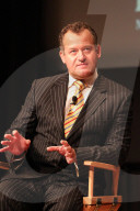 PEOPLE - Liebes-Aus mit Ehefrau: Dianas Butler Paul Burrell heiratet einen Mann