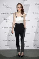 PEOPLE - Michelle Dockery strahlt an der "House of Speak Easy Gala"