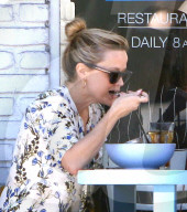 PEOPLE - Reese und Ava Witherspoon beim Mutter Tochter Lunch