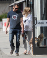 EXKLUSIV - Schwangere Amanda Seyfried spaziert mit Mann Thomas durch Hollywood
