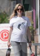 EXKLUSIV - Schwangere Amanda Seyfried spaziert mit Mann Thomas durch Hollywood