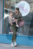 PEOPLE - Molly Sims schleppt den Nachwuchs durch Los Angeles