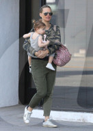 PEOPLE - Molly Sims schleppt den Nachwuchs durch Los Angeles