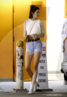 PEOPLE - Kendall Jenner trägt Hot Pants zum shoppen