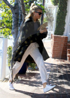 PEOPLE - Sofia Richie im übergrossen Mantel unterwegs in Hollywood