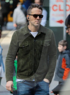 PEOPLE - Praktisch unerkannt: Ryan Reynolds spaziert durch New York