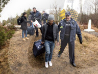 NEWS - Asylsuchende versuchen die Grenze bei Quebec zu überqueren