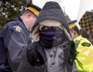 NEWS - Asylsuchende versuchen die Grenze bei Quebec zu überqueren
