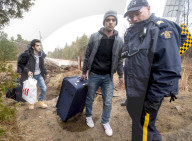 NEWS - Asylsuchende versuchen die Grenze bei Quebec zu überqueren