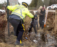 NEWS - Asylsuchende versuchen die Grenze bei Quebec zu überqueren