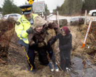 NEWS - Asylsuchende versuchen die Grenze bei Quebec zu überqueren