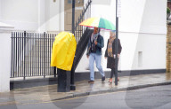 PEOPLE - Annie Lennox spaziert mit ihrem Ehemann durch London
