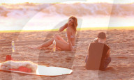 EXKLUSIV - Mischa Barton posiert für ein Fotoshooting am Strand von Malibu
