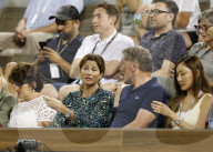 PEOPLE - Tennis: Mirka Federer mit Larry Ellison am Match Federer gegen Robert in Indian Wells