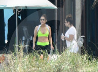 PEOPLE - Fit auch in den Ferien: Jennifer Lopez geht in den Gym auf den Bahamas