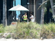 PEOPLE - Fit auch in den Ferien: Jennifer Lopez geht in den Gym auf den Bahamas
