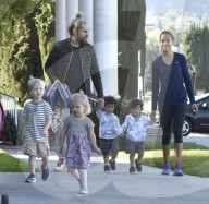 PEOPLE - Zoe Saldana und Marco Perego mit ihren Zwillingen unterwegs in LA