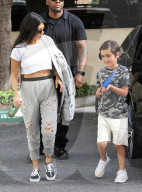 PEOPLE - Mason geht 'undercover' mit Mamma Kourtney Kardashian in die Schule
