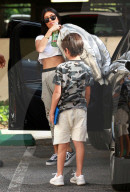 PEOPLE - Mason geht 'undercover' mit Mamma Kourtney Kardashian in die Schule