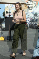 EXKLUSIV - Paris Jackson raucht am Beach von Venice 
