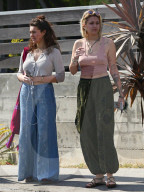 EXKLUSIV - Paris Jackson raucht am Beach von Venice 