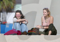 EXKLUSIV - Paris Jackson raucht am Beach von Venice 