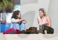 EXKLUSIV - Paris Jackson raucht am Beach von Venice 