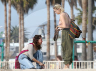 EXKLUSIV - Paris Jackson raucht am Beach von Venice 