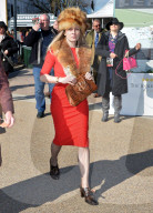 PEOPLE - Ladies Day am Cheltenham Festival 