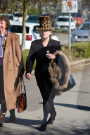PEOPLE - Ladies Day am Cheltenham Festival 