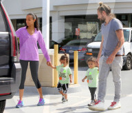 EXKLUSIV - Zoe Saldana und Marco Perego mit ihren Zwillingen in LA unterwegs
