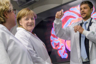 NEWS - Bundeskanzlerin Angela Merkel besucht Zentrum für Neurodegenerative Erkrankungen in Bonn 
