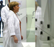 NEWS - Bundeskanzlerin Angela Merkel besucht Zentrum für Neurodegenerative Erkrankungen in Bonn 