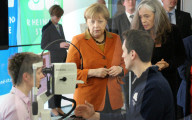 NEWS - Bundeskanzlerin Angela Merkel besucht Zentrum für Neurodegenerative Erkrankungen in Bonn 
