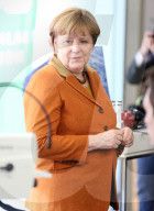 NEWS - Bundeskanzlerin Angela Merkel besucht Zentrum für Neurodegenerative Erkrankungen in Bonn 